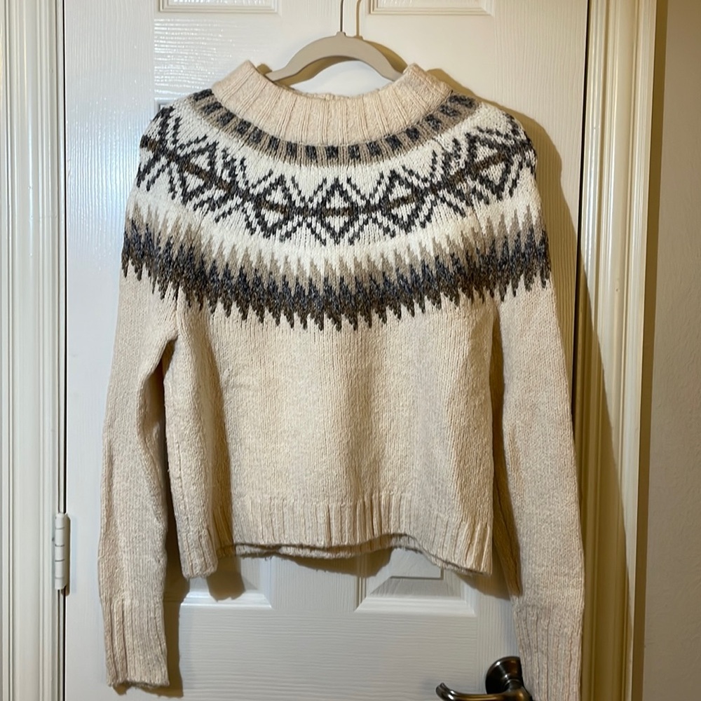 American Eagle Sweater
